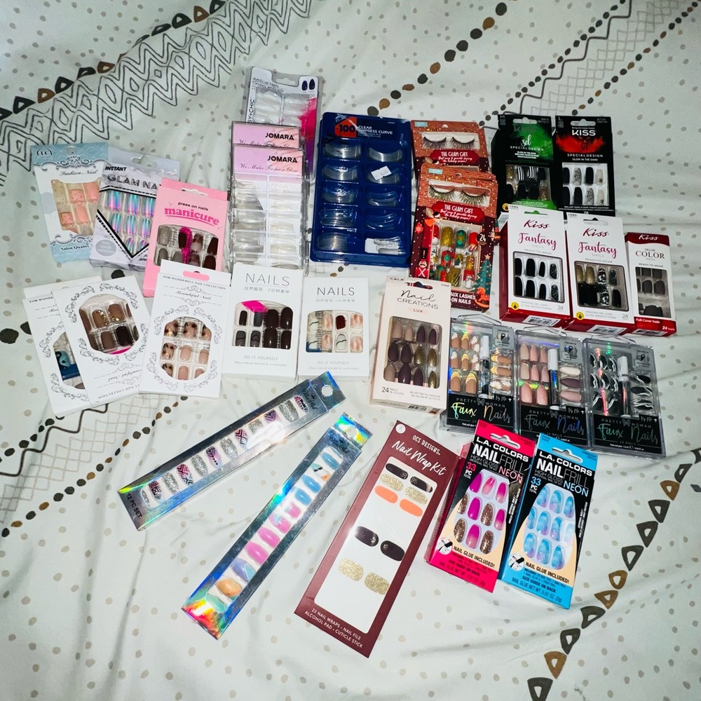 Assorted False Nail Bundle - Picture 3 of 13